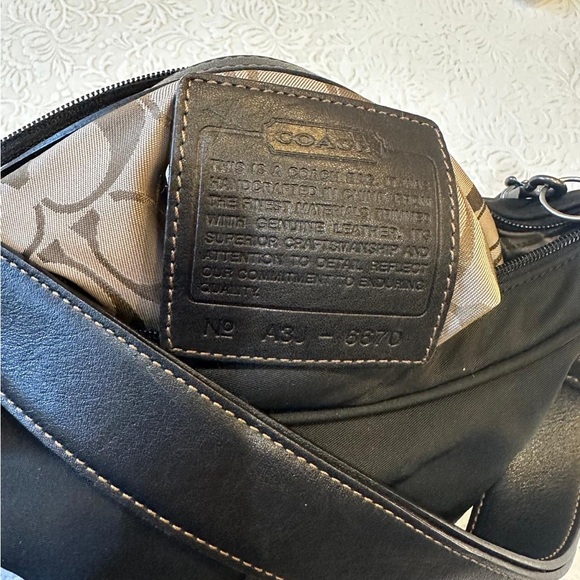 Vintage Coach Elegant Black Shoulder Bag - Picture 3 of 4